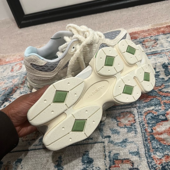 New balance 9060 BricksxWood size 7.5 men =size 9 wmns - Picture 4 of 4